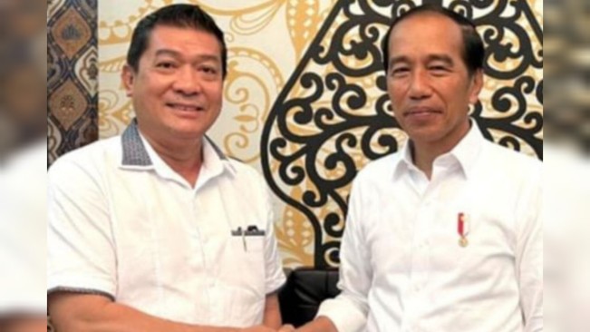 Silfester Matutina dan mantan Presiden Jokowi. [Instagram]